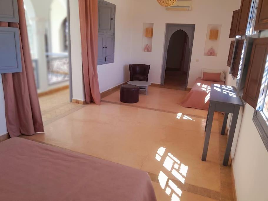 Agora, A La Campagne Proche Marrakech *